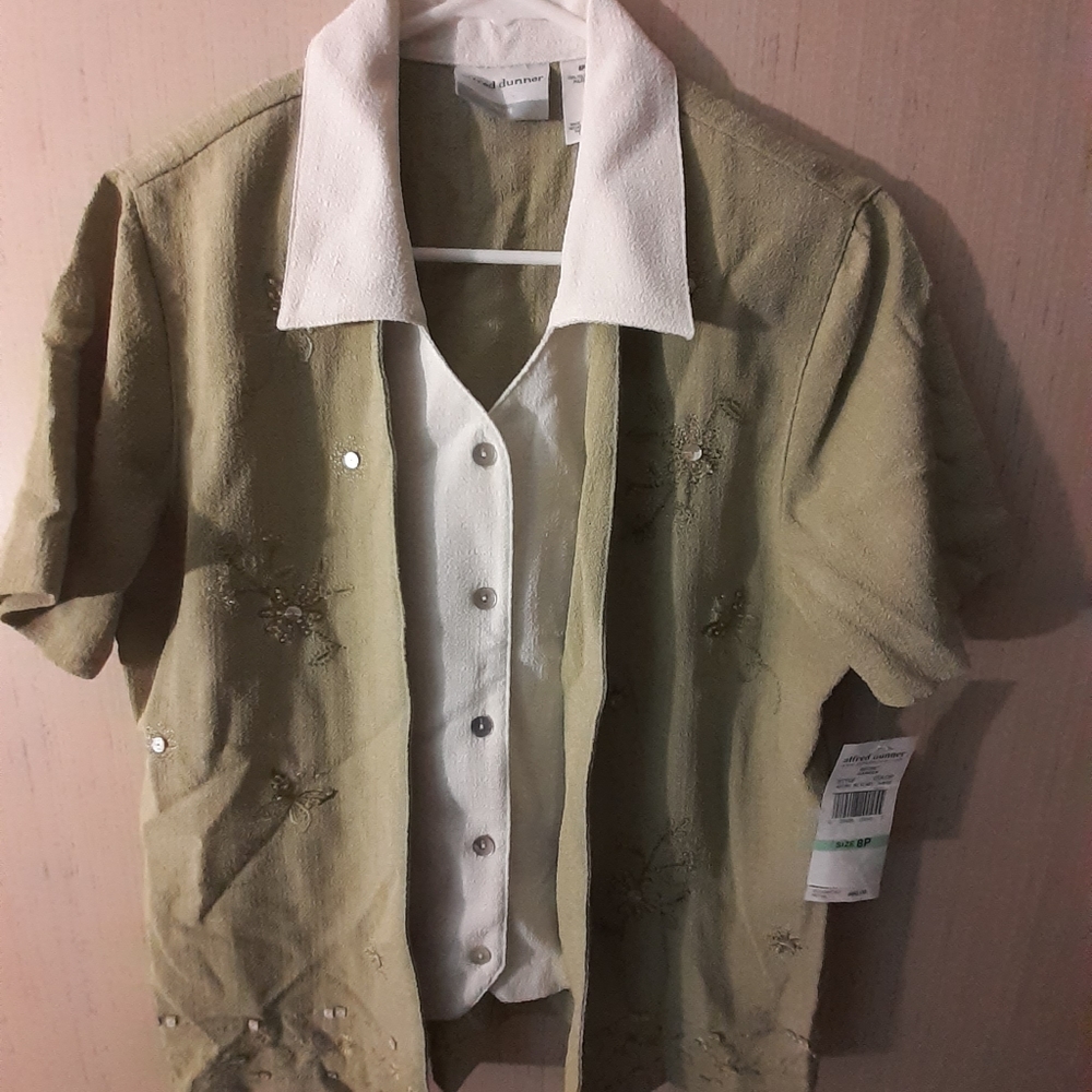 Blouse made in Vietname 100% Polyester